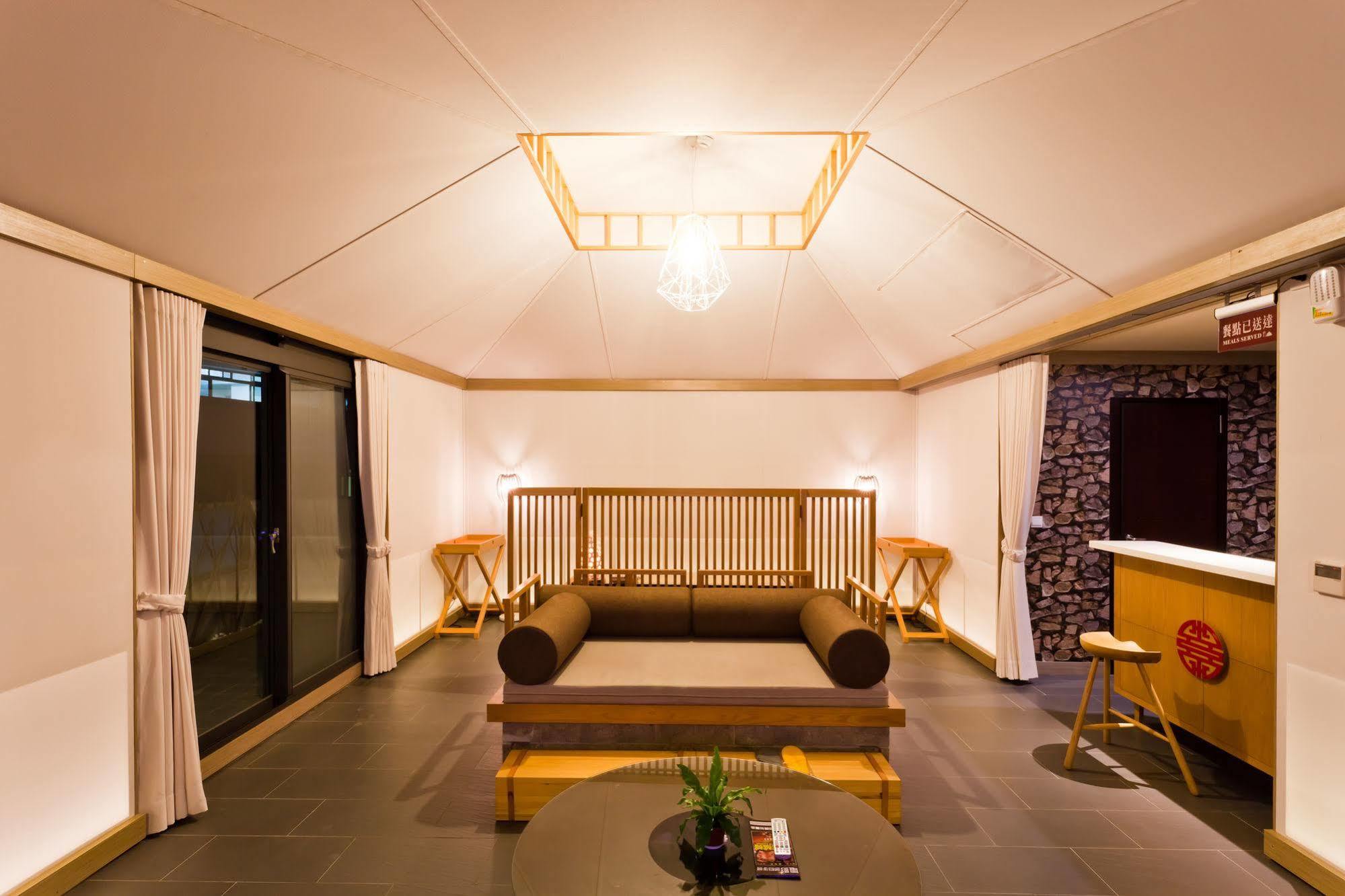 Tian Xia Ju Motel Yilan Bagian luar foto